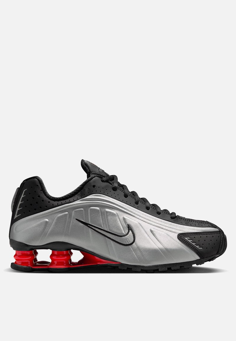 Nike Shox R4 Black/Metallic Silver Sneaker
