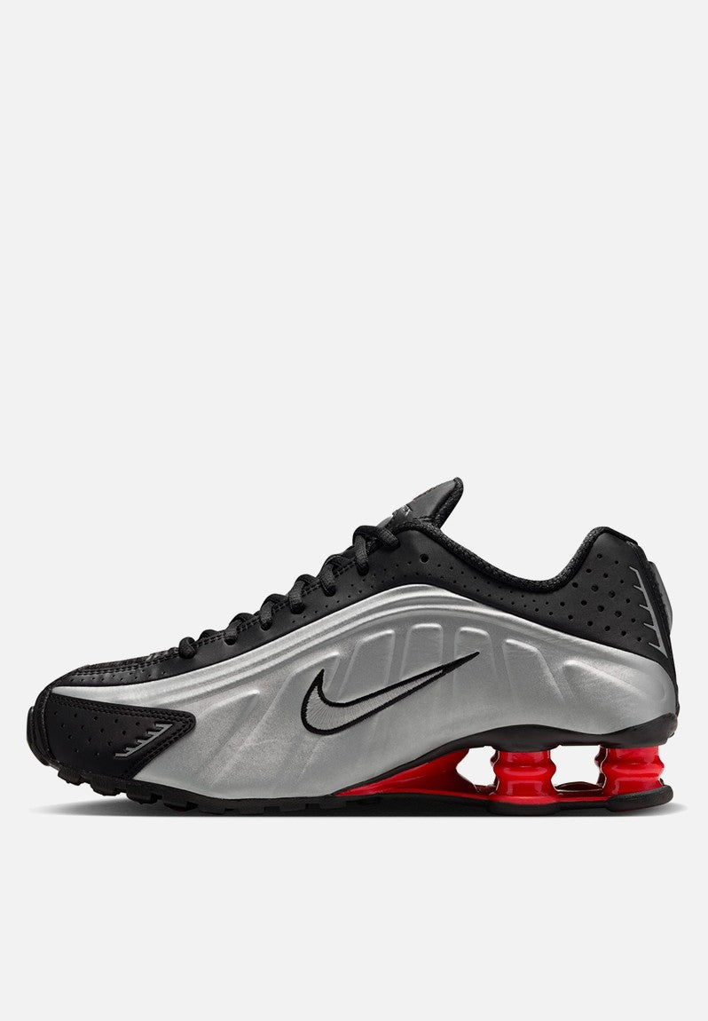 Nike Shox R4 Black/Metallic Silver Sneaker