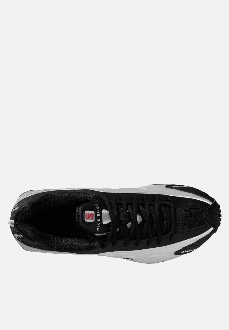 Nike Shox R4 Black/Metallic Silver Sneaker