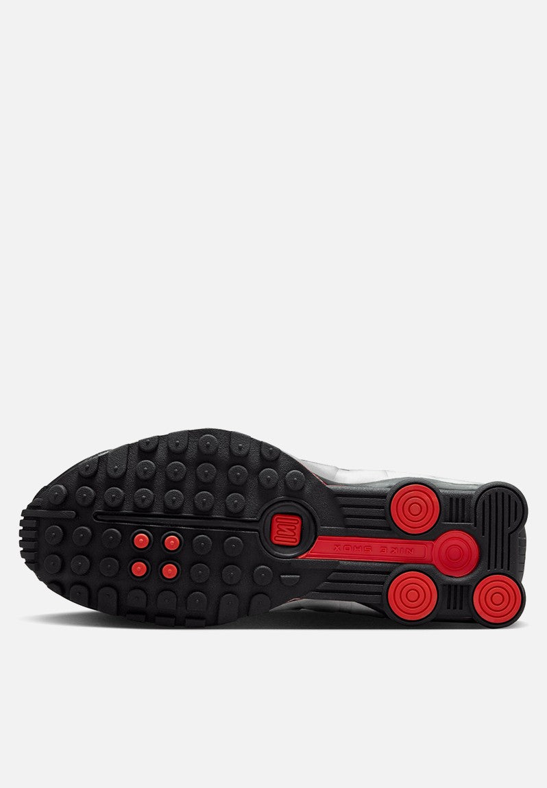 Nike Shox R4 Black/Metallic Silver Sneaker